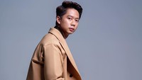 Kevin Sanjaya adalah pebulu tangkis handal Indonesia. Pria 25 tahun ini dicatat Badminton World Federation sebagai pemain ganda putra nomor 1 dunia.