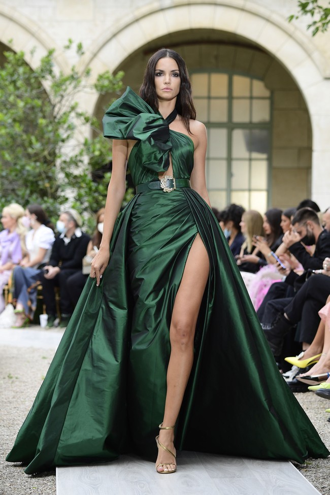 Fashion show Zuhair Murad Couture Haute Couture Fall/Winter 2021/2022 di Paris Fashion Week, Paris, Prancis, 7 Juli 2021.  Foto: Kristy Sparow/Getty Images.