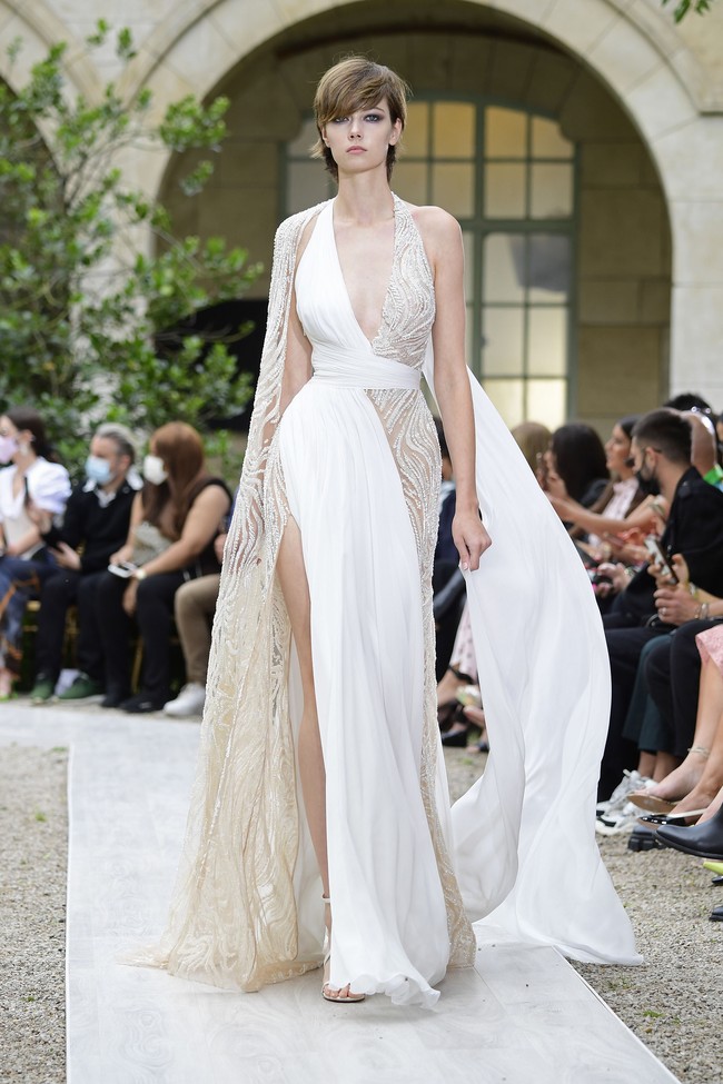Fashion show Zuhair Murad Couture Haute Couture Fall/Winter 2021/2022 di Paris Fashion Week, Paris, Prancis, 7 Juli 2021.  Foto: Kristy Sparow/Getty Images.