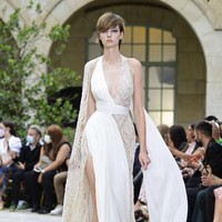 Fashion show Zuhair Murad Couture Haute Couture Fall/Winter 2021/2022 di Paris Fashion Week, Paris, Prancis, 7 Juli 2021.  Foto: Kristy Sparow/Getty Images.