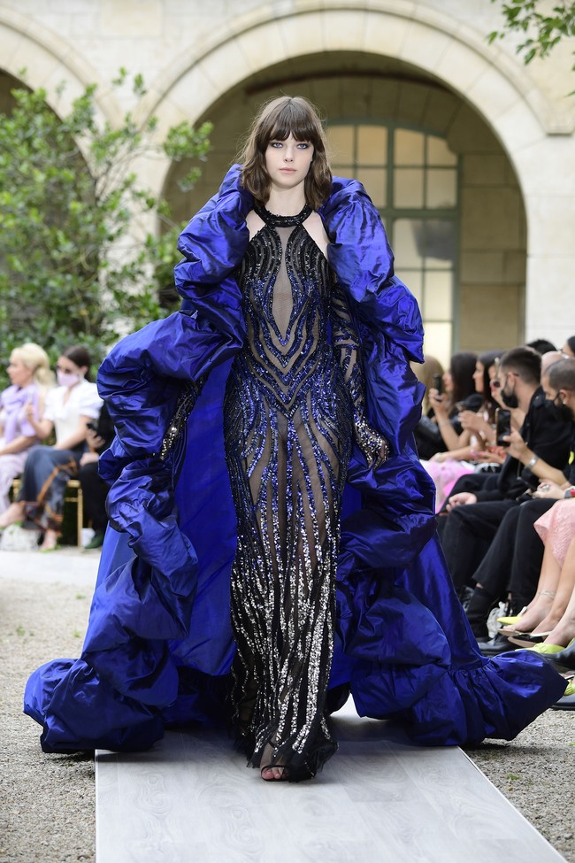 Fashion show Zuhair Murad Couture Haute Couture Fall/Winter 2021/2022 di Paris Fashion Week, Paris, Prancis, 7 Juli 2021. Foto: Kristy Sparow/Getty Images.