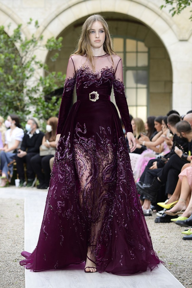 Fashion show Zuhair Murad Couture Haute Couture Fall/Winter 2021/2022 di Paris Fashion Week, Paris, Prancis, 7 Juli 2021.  Foto: Kristy Sparow/Getty Images.