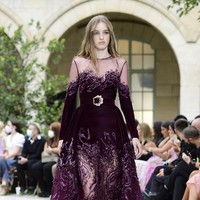 Fashion show Zuhair Murad Couture Haute Couture Fall/Winter 2021/2022 di Paris Fashion Week, Paris, Prancis, 7 Juli 2021.  Foto: Kristy Sparow/Getty Images.