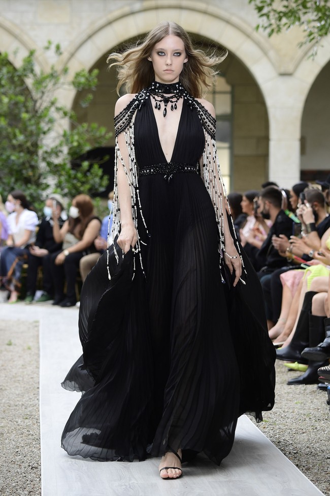 Fashion show Zuhair Murad Couture Haute Couture Fall/Winter 2021/2022 di Paris Fashion Week, Paris, Prancis, 7 Juli 2021. Foto: Kristy Sparow/Getty Images.