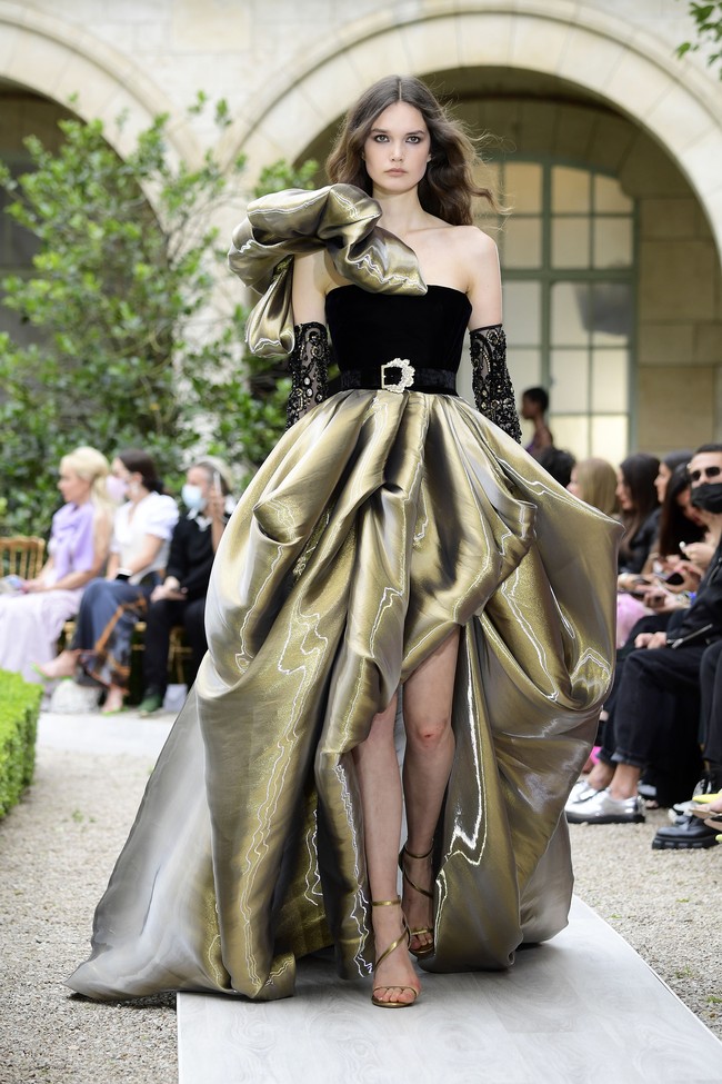 Fashion show Zuhair Murad Couture Haute Couture Fall/Winter 2021/2022 di Paris Fashion Week, Paris, Prancis, 7 Juli 2021. Foto: Kristy Sparow/Getty Images.