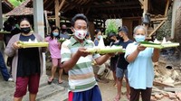 Ritual melepas sesaji ke laut ini diyakini menjadi sarana penolak bala, termasuk wabah COVID-19 yang saat ini masih melanda.