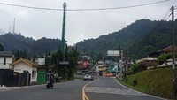 Arus lalu lintas tampak lengang.