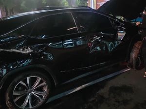 Segini Pajak Lexus Pelat RFS yang Ringsek Usai Terguling Gegara Hindari Penyekatan