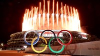 Acara pembukaan Olimpiade 2020 ditutup dengan pesta kembang api yang menawan. (Foto: Getty Images/Lintao Zhang)