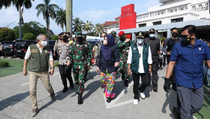 Panglima TNI mengunjungi lokasi isolasi terpusat di Bandung