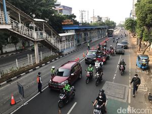 Sabtu PPKM Level 4, Penyekatan di Mampang Prapatan Lengang