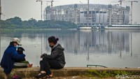 Suasana pembangunan Jakarta International Stadium (JIS) berlangsung di Papanggo, Tanjung Priok, Jakarta, Sabtu (24/7/2021).