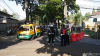 Rekayasa arus lalu lintas yang diterapkan menunjang pelaksanaan proyek Underpass Sriwijaya yaitu kendaraan dari arah Tol Baros diarahkan melalui Jalan Sudirman kemudian lurus melintasi Jalan Warung Contong. Di titik tersebut ditekuk kiri untuk melalui Flyover Padasuka lalu keluar di Jalan Amir Machmud menuju Padalarang maupun Alun-alun Cimahi.