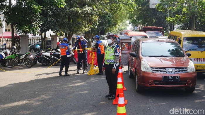 Potret Rekayasa Lalin di Cimahi Imbas Pembangunan Underpass Sriwijaya Potret Rekayasa Lalin di Cimahi Imbas Pembangunan Underpass Sriwijaya