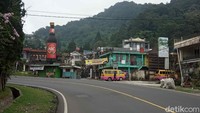 Pantauan detikcom, hingga pukul 17.00 WIB, jalan dari perbatasan Cianjur-Bogor, Jalur Cagak hingga Cipanas lengang. (Ismet Slamet/detikcom)