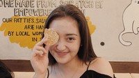 Dalam akun Instagramnya, Ranty Maria pernah mengungkapkan kalau ia menyukai keripik tempe. Kecintaanku banget, tulisnya di foto unggahannya itu. Foto: Instagram @rantymaria