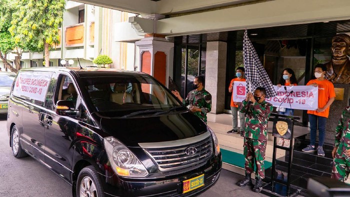 Shopee-Kodam XI Udayana Bagikan 10 Ribu Paket Beras ke Warga Bali Dalam rangka membantu masyarakat yang terdampak pandemi COVID-19, Shopee bekerjasama dengan Kodam XI Udayana memberikan bantuan beras kepada warga di Bali pada Jumat (23/7).