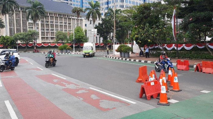 Situasi lalu lintas di kawasan Monas jelang demo tolak PPKM