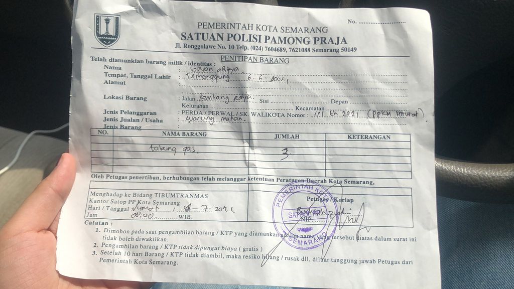 Sudah Taat Aturan PPKM, Wanita Ini Curhat Warungnya Tetap Digrebek Satpol PP