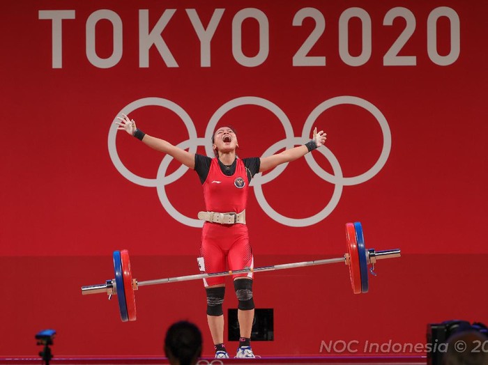 Sabtu, 24 Juli 2021. NOC - TO2020 - PHO - Day 4 - Medali Perunggu dari Windy Cantika Aisah cabang Angkat Besi kelas 49kg di Tokyo International Forum, Tokyo - Jepang