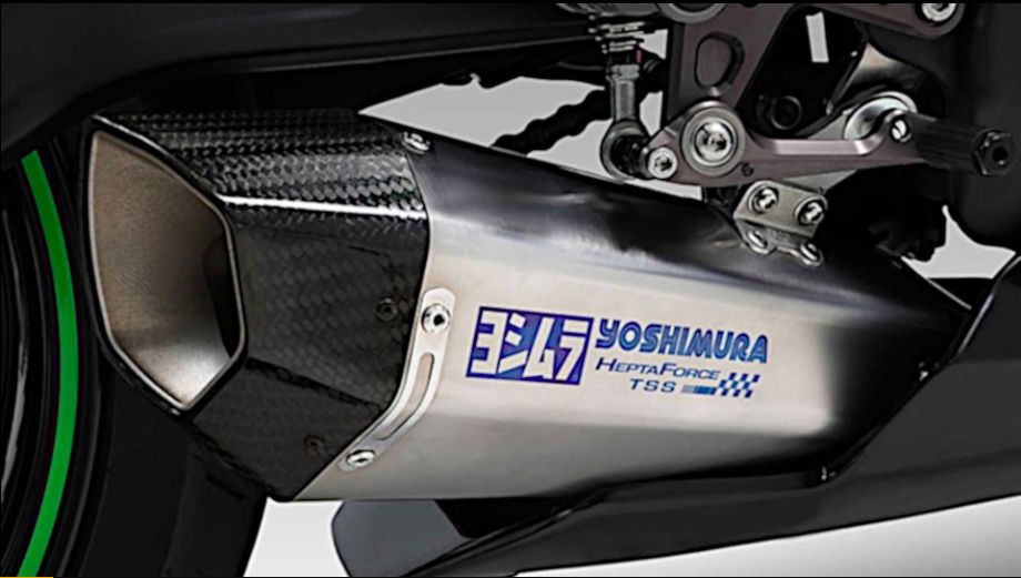 Yoshimura menawarkan knalpot ZX-25R khusus untuk sirkuit. Yoshimura mengeluarkan knalpot Hepta Force TSS Racing Cyclone, yang dibuat khusus agar sesuai dengan ZX-25R.