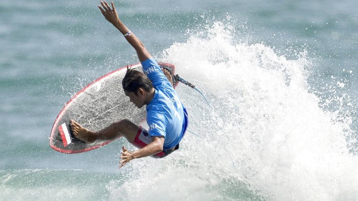 Indonesia's Rio Waida competes during the first round of the men's surfing competition at the 2020 Summer Olympics, Sunday, July 25, 2021, at Tsurigasaki beach in Ichinomiya, Japan. (AP Photo/Francisco Seco)