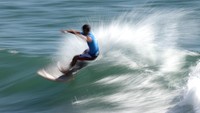 Di babak kedua, barulah sesi eliminasi dimulai. Sepuluh surfer yang bertanding di babak kedua akan dibagi lagi ke dalam dua heat, di mana peringkat tiga besar di masing-masing heat akan lolos ke babak ketiga atau 16 besar. Getty Images/Ryan Pierse  