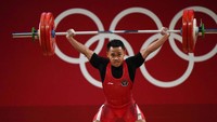 Eko Yuli Irawan yang tampil di kelas 61 kilogram (kg) putra sukses menyabet medali perak dengan mencatat total angkatan 302 kg. AP/Luca Bruno
