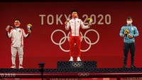 Medali emas direbut atlet China, Li Fabin, dengan total angkatan 313 kg. Peraih medali perunggu diraih lifter Kazakstan Son Igor. Ia mencetak angkatan terbaik 131 kg snatch dan 163 kg untuk angkatan terbaik clean and jerk. Adapun total angkatannya dibukukan 294 kg. 
