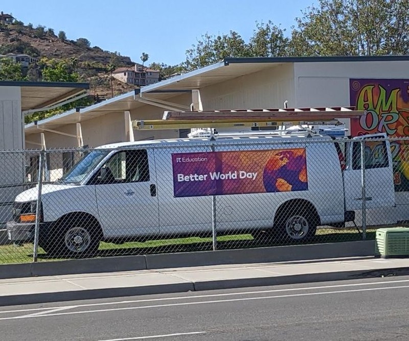 fotoinet potret jebakan mata