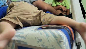 Ada tiga orang kok di kamar ini. Foto: Brightside