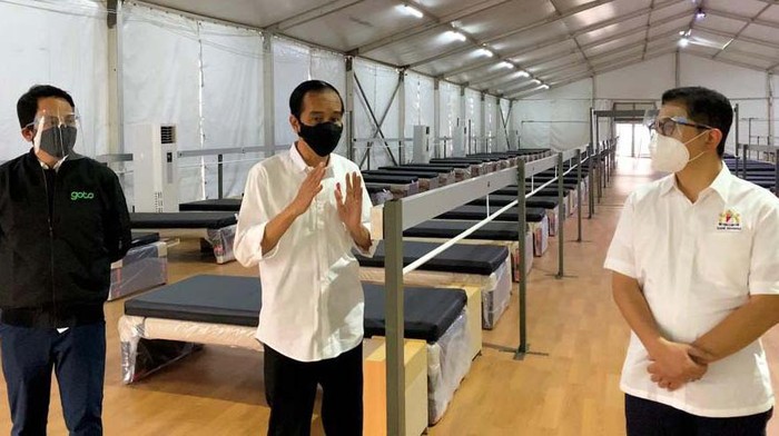 Ini Lho Rumah Oksigen Gotong Royong yang Ditinjau Jokowi Tempat isolasi baru bagi pasien COVID-19 tengah dibangun di Pulo Gadung, Jaktim. Presiden Jokowi sempat meninjau Rumah Oksigen Gotong Royong itu.