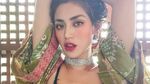 Jessica Iskandar Buka 4 Kancing Atas Bajunya