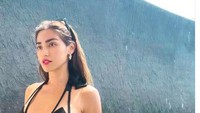 Jessica Iskandar seksi dengan pakaian renangnya. Foto: Instagram Jessica Iskandar