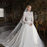 Lady Kitty Spencer menikah dengan miliarder dan bos fashion Michael Lewis di Roma pada Jumat (24/7/2021). Mereka melangsungkan pernikahan intim di Villa Aldobrandini dengan hanya dihadiri keluarga dan teman-teman terdekat. Foto: dok. Instagram