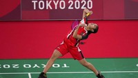 Pebulu tangkis Indonesia Gregoria Mariska Tunjung bertanding melawan atlet Myanmar Thuzar Thet Htar pada pertandingan bulu tangkis tunggal putri Olimpiade Tokyo 2020, Tokyo, Jepang, Minggu (25/8/2021) waktu setempat. AP Photo/Dita Alangkara  
