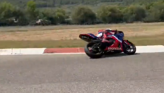 Marc Marquez mengisi liburan MotoGP 2021 dengan menggeber Honda CBR600RR di sirkuit