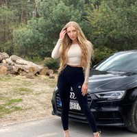 Kemarin aku menjual NFT pertamaku untuk nilai yang sangat besar, aku tidak akan memberi tahu berapa banyak karena aku sendiri tidak percaya. Aku masih belum tahu siapa yang membelinya. Brent, jika itu kamu, terima kasih, tulisnya di Instagram. Foto: Instagram @martirenti