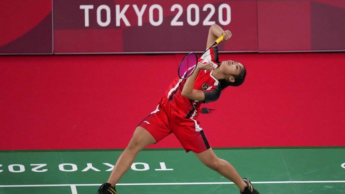 Indonesia's Gregoria Mariska Tunjung competes against Myanmar's Thuzar Thet Htar during their women's singles badminton match at the 2020 Summer Olympics, Sunday, July 25, 2021, in Tokyo, Japan. (AP Photo/Dita Alangkara)