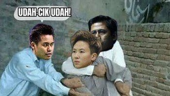 Lantaran menegangkan, di meme ini ceritanya senior mereka Tontowi Ahmad dan Liliyana Natsir sampai ikutan kesal. Meme ini paling kocak dan paling banyak di-share netizen (Foto: Twitter)