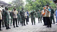 Dalam kunjungan itu Ganip menitipkan dua pesan penting kepada masyarakat termasuk seluruh komponen terkait pengendalian COVID-19. Pertama, ia meminta agar protokol kesehatan dapat dilakukan secara disiplin dan konsisten.  