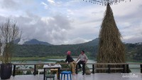 Panorama Danau Linow di sore hari
