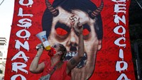 Para pengunjuk rasa menuntut Presiden Bolsonaro turun dari jabatannya karena dugaan skandal korupsi saat pandemi.  