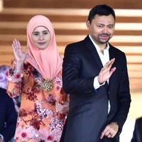 Dinikahi saat masih mahasiswa, namun Sarah menyelesaikan studi dengan gelar kehormatan di University of Brunei Darussalam dan dianugerahi Book Prize di jurusan Sarjana Seni. Pada 2011, ia mendapatkan gelar Master di jurusan Kebijakan Publik. Foto: Instagram: @bruneiroyals