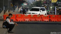 Perpanjangan pemberlakuan pembatasan kegiatan masyarakat atau PPKM level 4 akan berakhir hari ini, Minggu (25/07/2021). Pemerintah akan menentukan nasib kebijakan perpanjangan PPKM level berdasarkan evaluasi selama 21-25 Juli. 