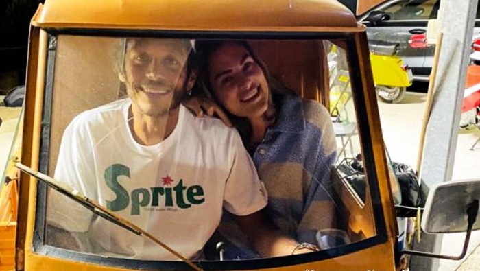 Valentino Rossi naik ape 50