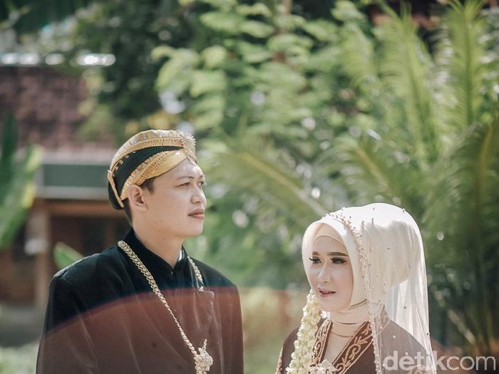 Viral acara pernikahan tanpa dekorasi.