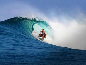 10 Pantai yang Jadi Surga Pecinta Surfing Ini Ada di Indonesia Lho