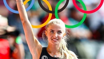 Dia sering memajang foto glamor dan seksi di media sosial. Di balik semua itu, Alica adalah atlet lari berprestasi tinggi. Buktinya ia lolos di Olimpiade 2020 yang tidak semua atlet bisa melakukannya. Foto: Instagram