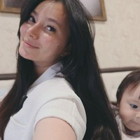 Setelah sekitar tujuh bulan usai melahirkan, Asmirandah kembali dengan penampilan yang terlihat lebih langsing. Melalui unggahan Instagramnya, wanita 31 tahun itu mengungkapkan bahwa dirinya telah mengalami penurunan berat badan. Foto: Instagram/@asmirandah89